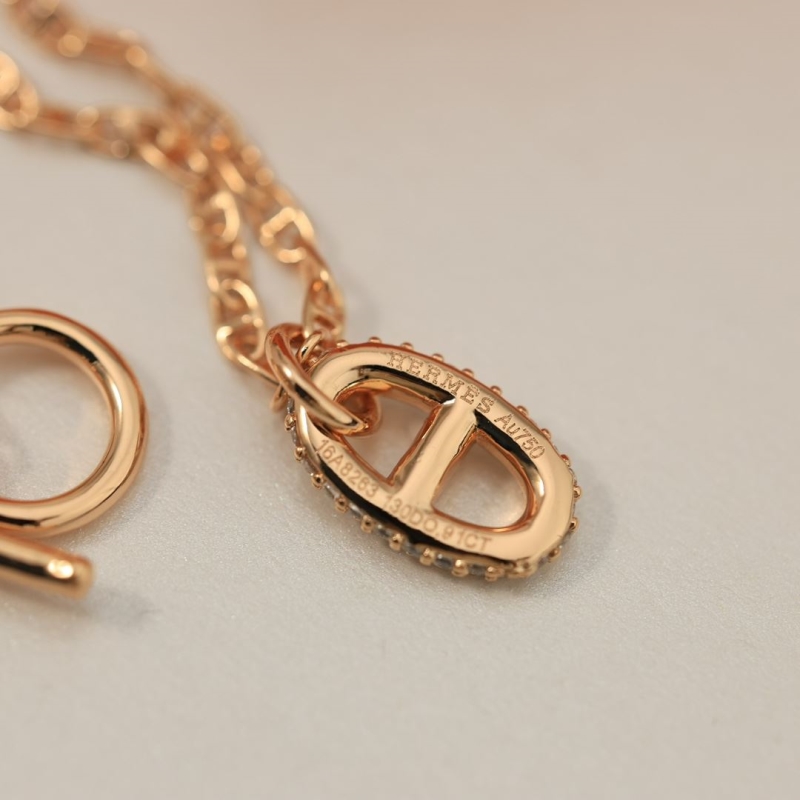 H**me5 necklaces